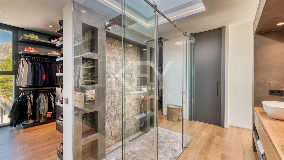 Incredible luxury sea views villa in Golden Mile, Marbella 