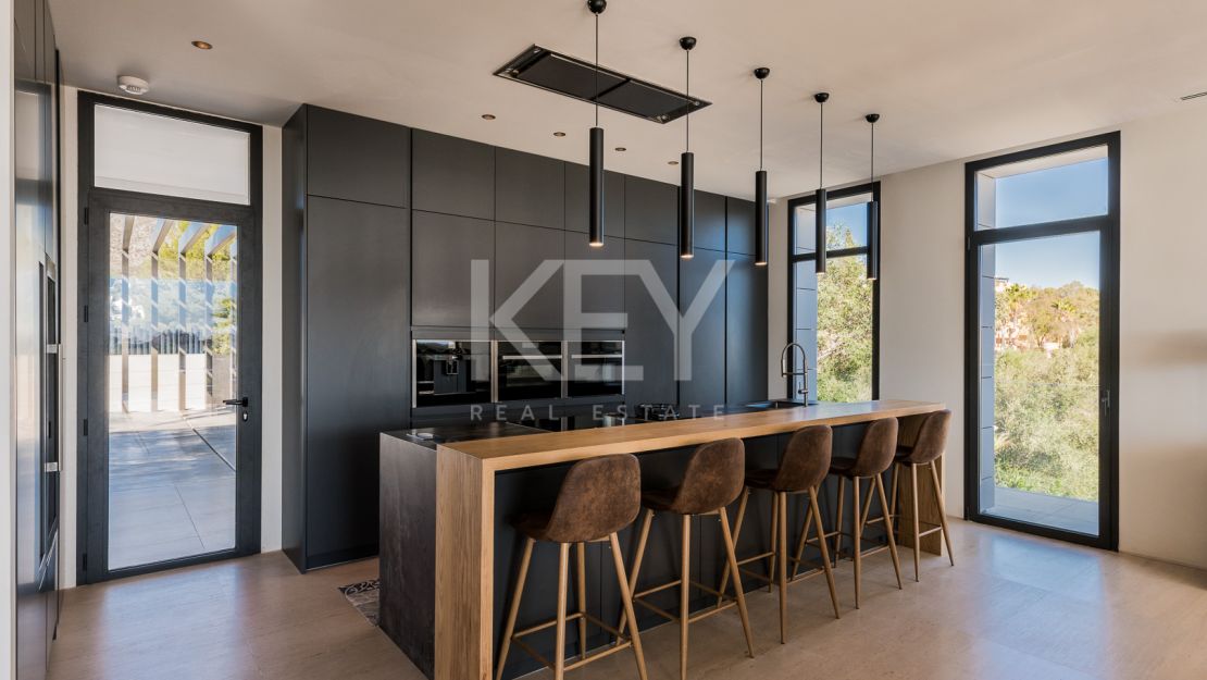 Incredible luxury sea views villa in Golden Mile, Marbella 