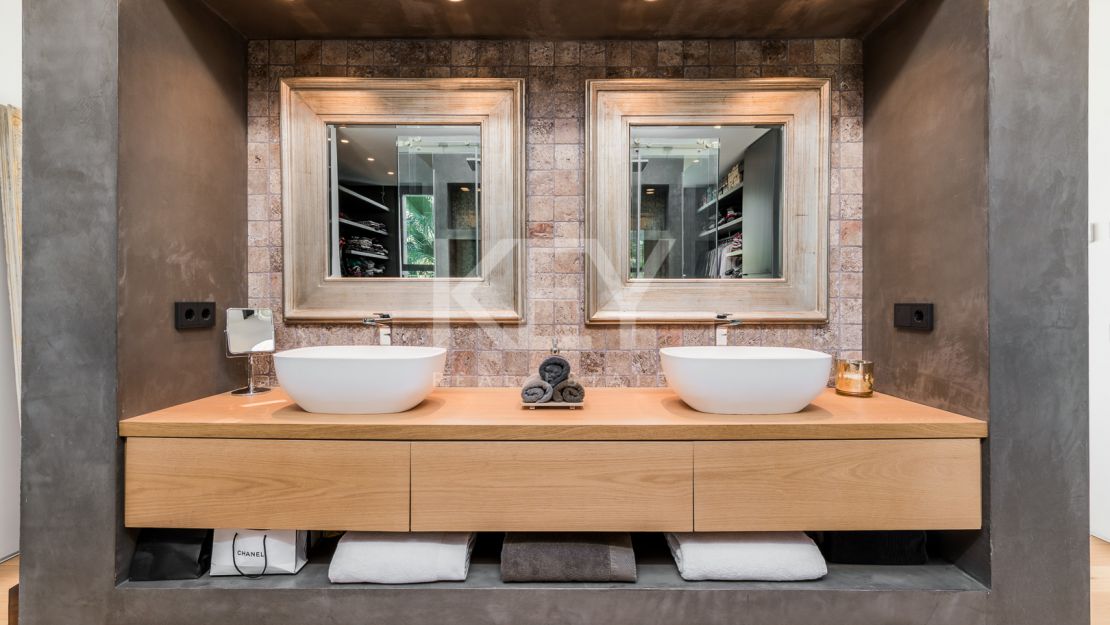 Incredible luxury sea views villa in Golden Mile, Marbella 