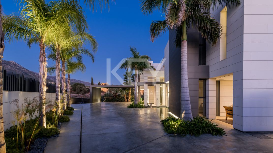 Incredible luxury sea views villa in Golden Mile, Marbella 