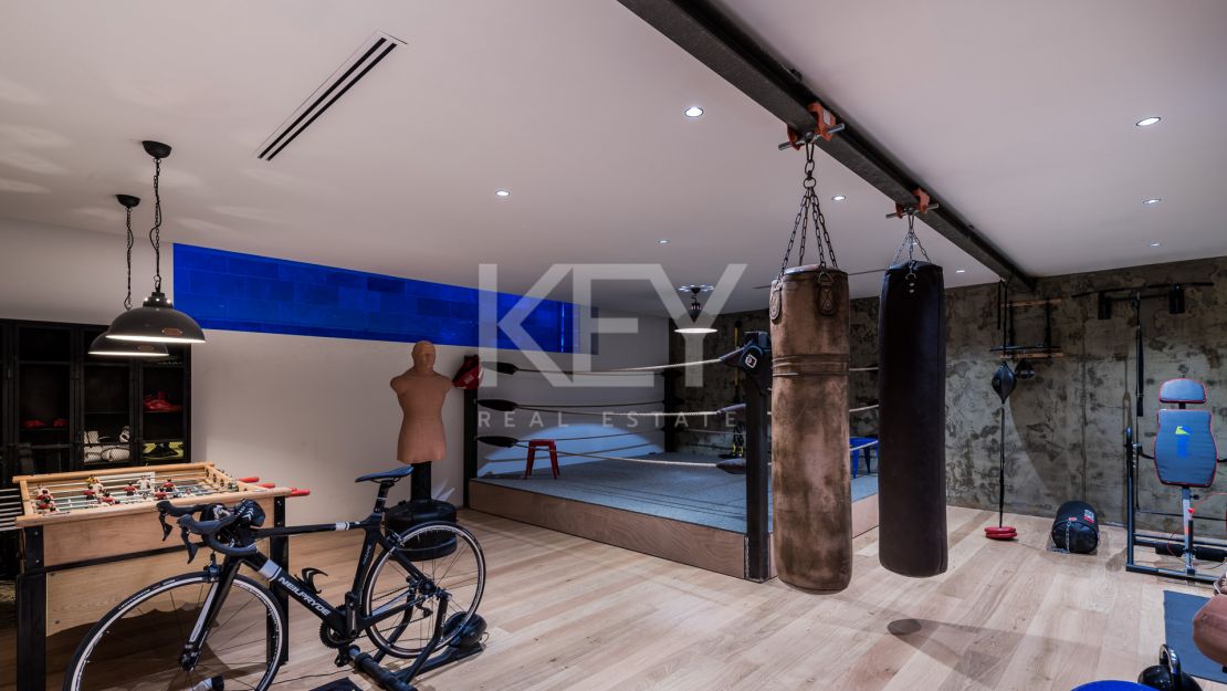 Incredible luxury sea views villa in Golden Mile, Marbella 