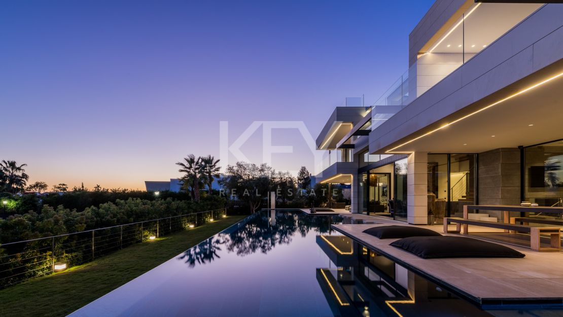 Incredible luxury sea views villa in Golden Mile, Marbella 