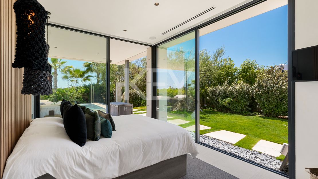 Incredible luxury sea views villa in Golden Mile, Marbella 