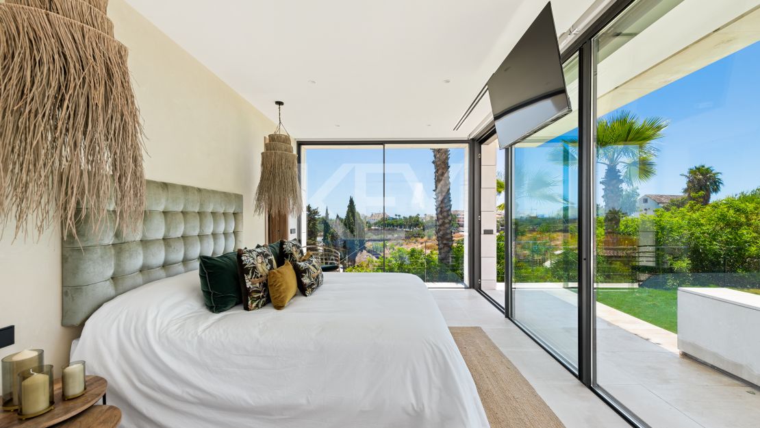Incredible luxury sea views villa in Golden Mile, Marbella 