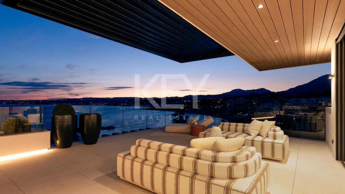 Beachfront luxury penthouse for sale in Estepona