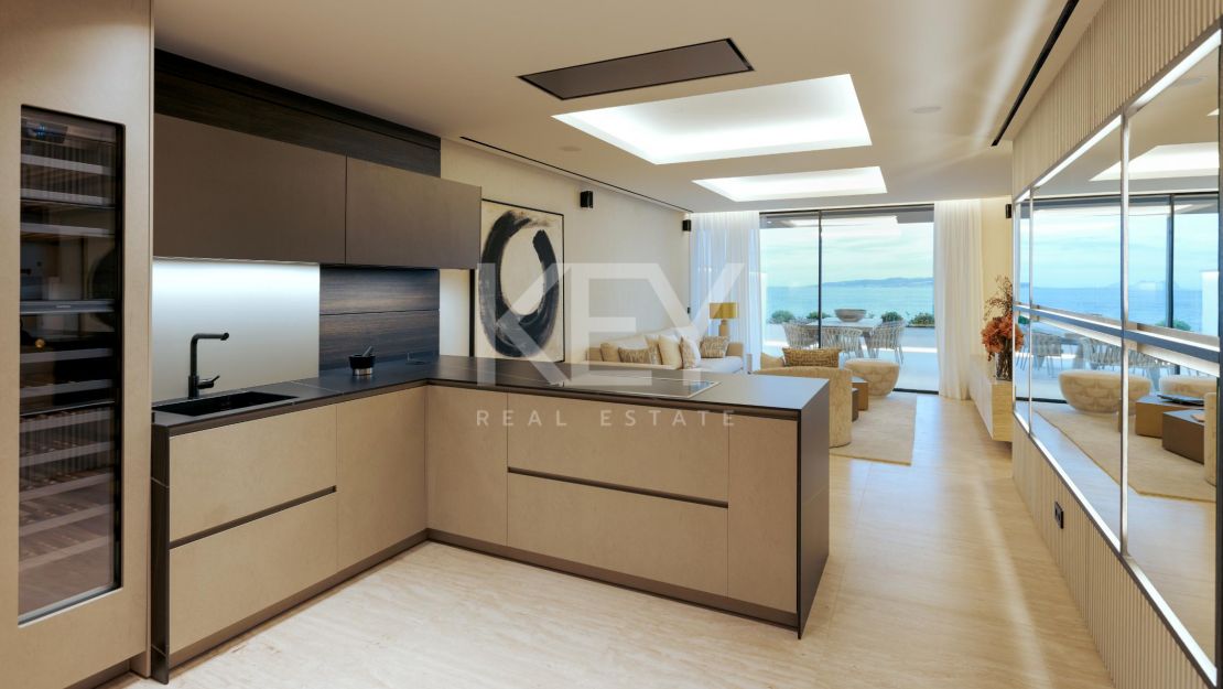 Beachfront luxury penthouse for sale in Estepona