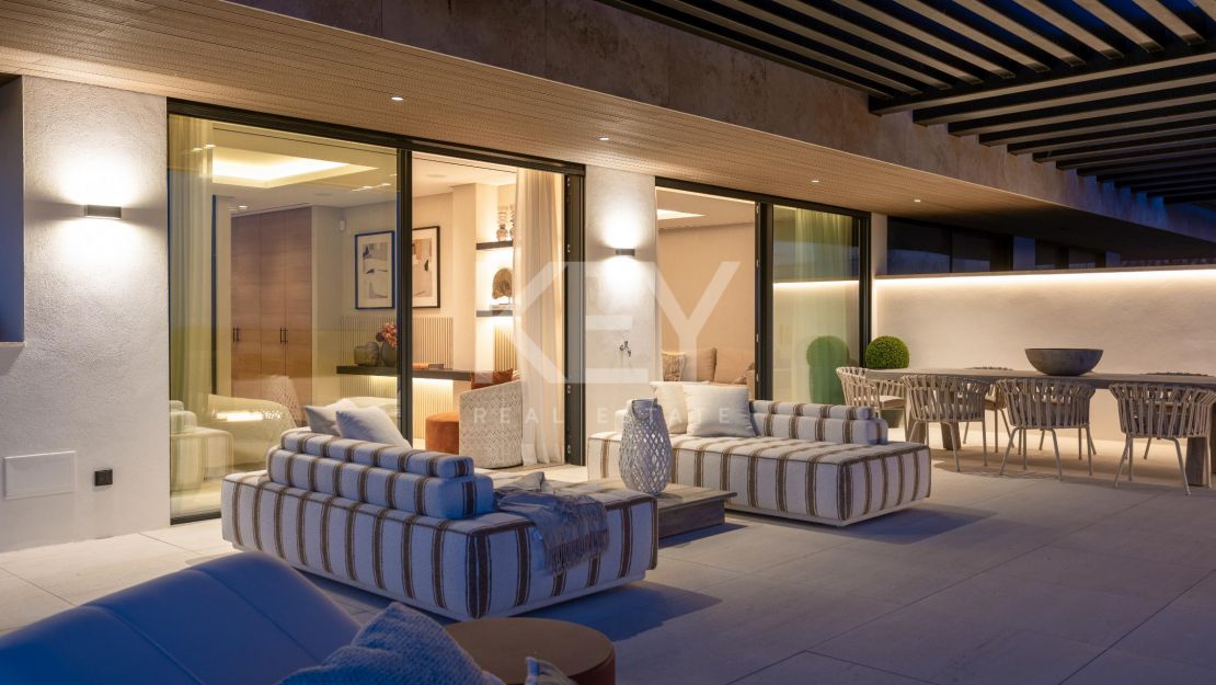 Beachfront luxury penthouse for sale in Estepona