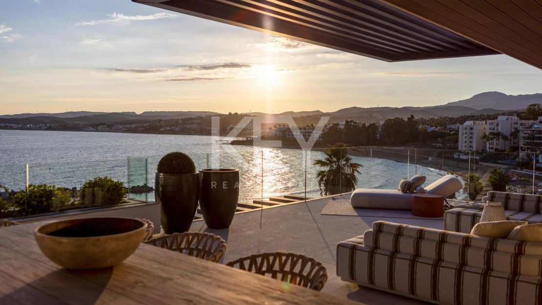 Beachfront luxury penthouse for sale in Estepona