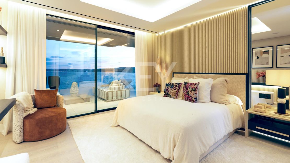 Beachfront luxury penthouse for sale in Estepona