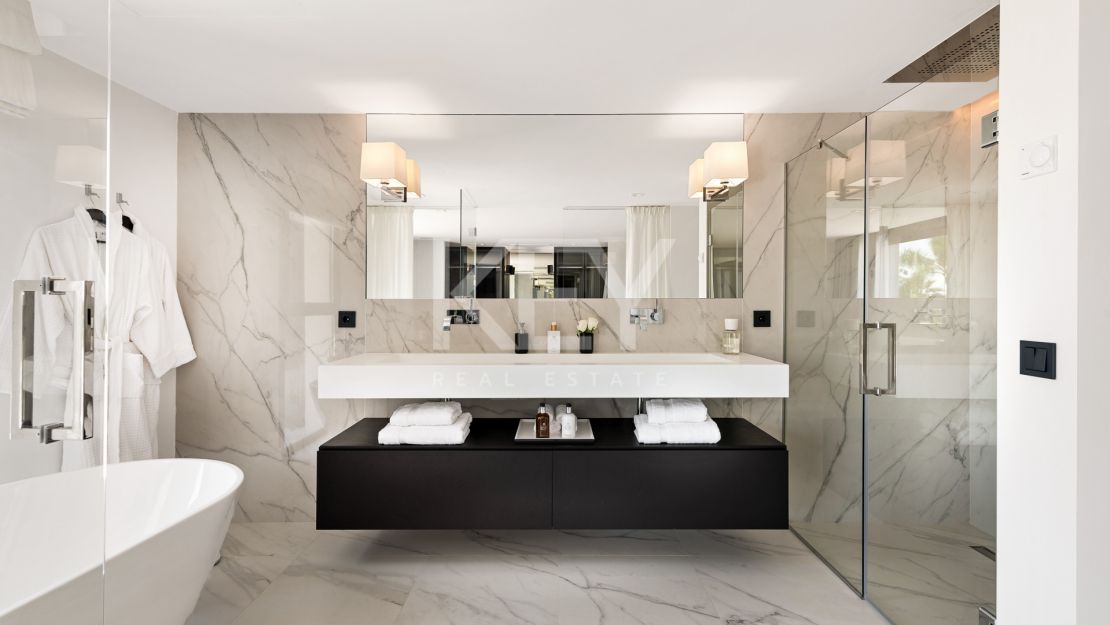 Incredible frontline golf Villa in Los Naranjos Golf, Marbella