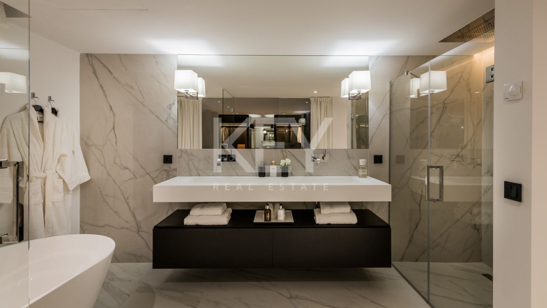 Incredible frontline golf Villa in Los Naranjos Golf, Marbella