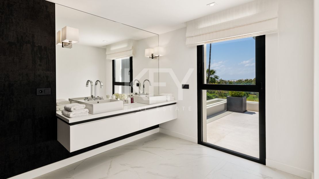 Incredible frontline golf Villa in Los Naranjos Golf, Marbella