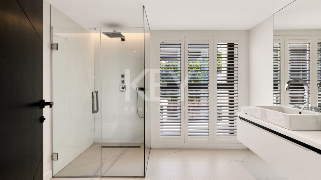 Incredible frontline golf Villa in Los Naranjos Golf, Marbella