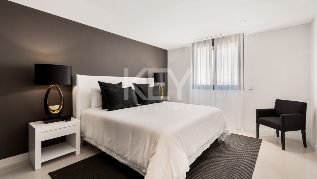 Incredible frontline golf Villa in Los Naranjos Golf, Marbella