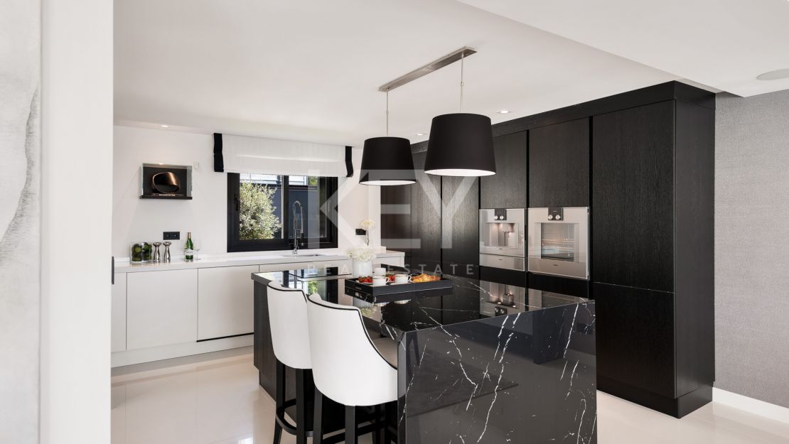 Incredible frontline golf Villa in Los Naranjos Golf, Marbella