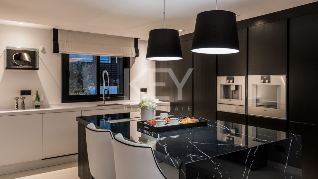 Incredible frontline golf Villa in Los Naranjos Golf, Marbella