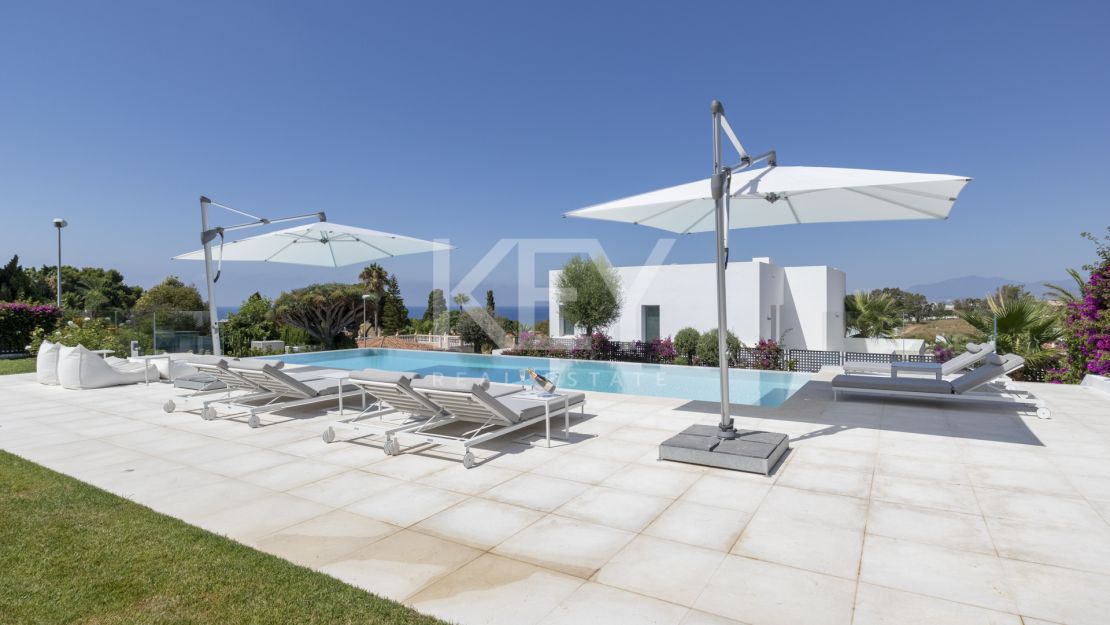 Villa Azar: modern sea views villa in Marbella East 
