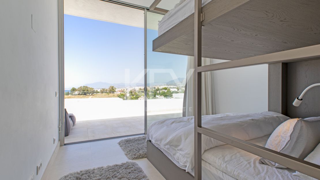 Villa Azar: modern sea views villa in Marbella East 