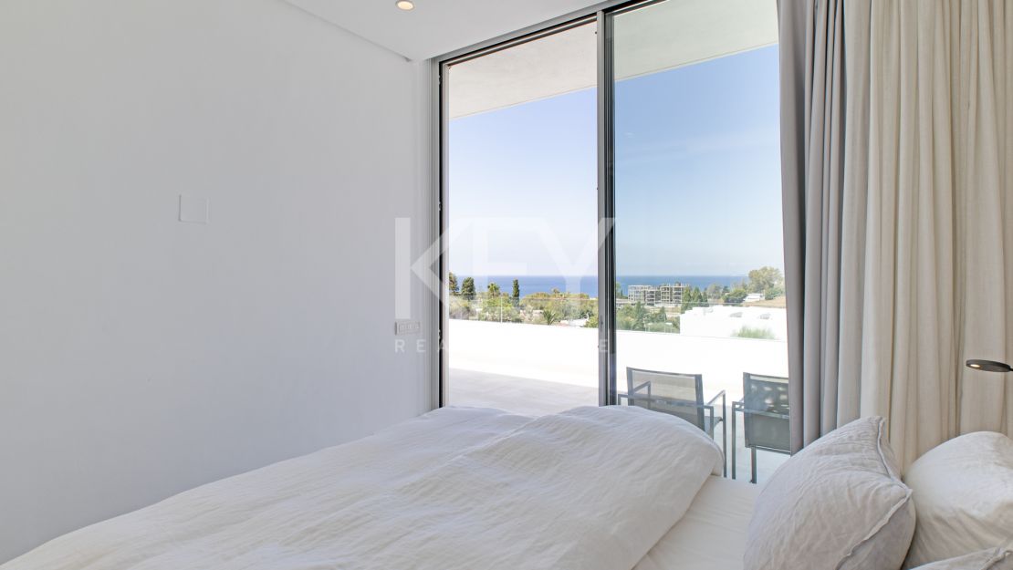Villa Azar: modern sea views villa in Marbella East 