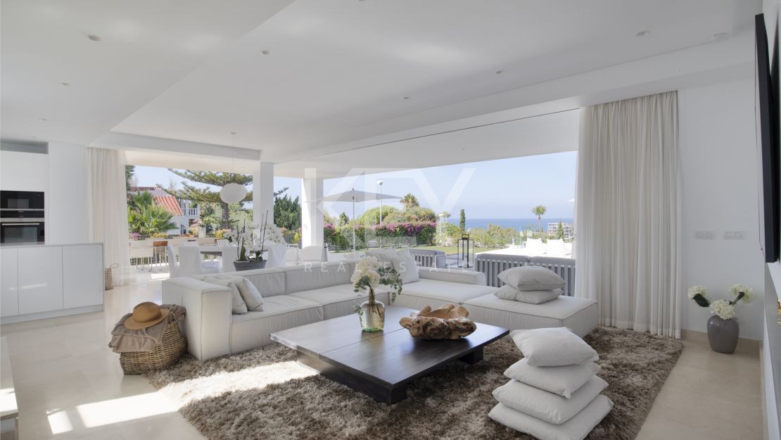 Villa Azar: modern sea views villa in Marbella East 