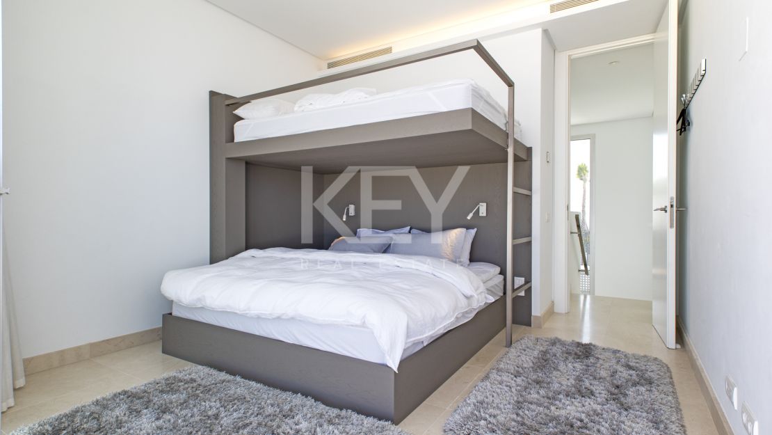 Villa Azar: modern sea views villa in Marbella East 