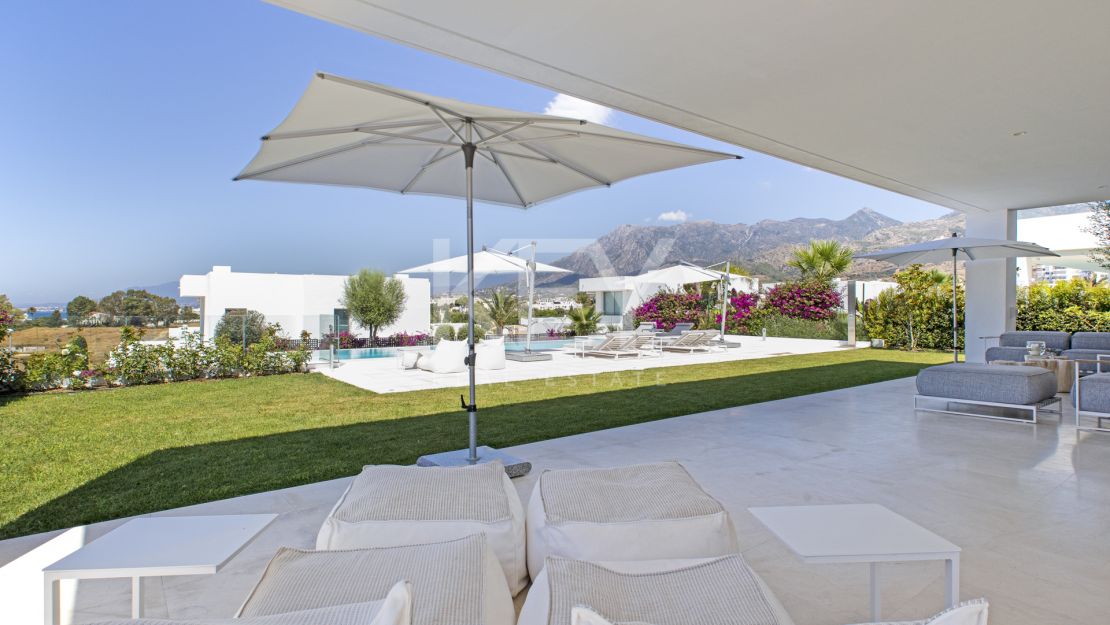 Villa Azar: modern sea views villa in Marbella East 
