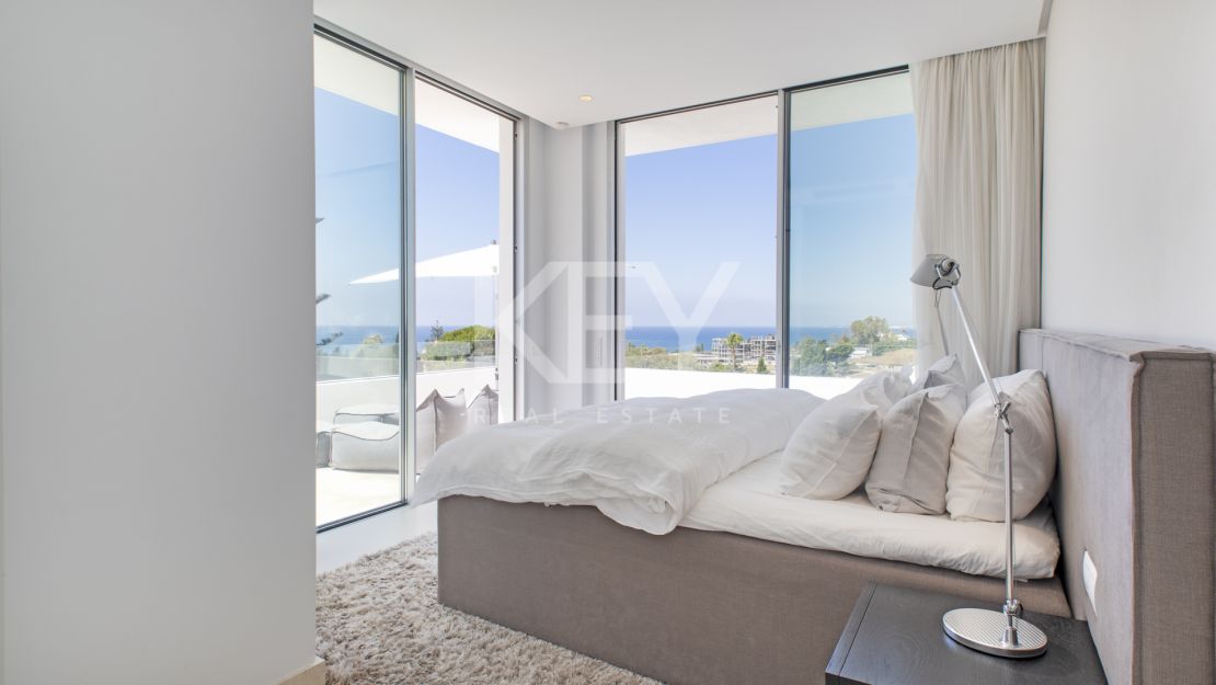 Villa Azar: modern sea views villa in Marbella East 