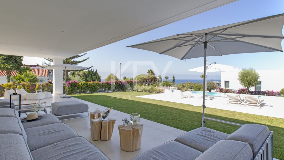 Villa Azar: modern sea views villa in Marbella East 