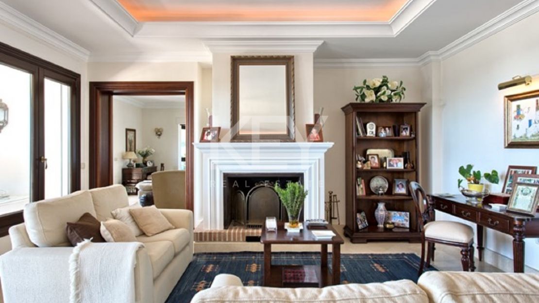 Spectacular 5-bedroom villa with panoramic sea views