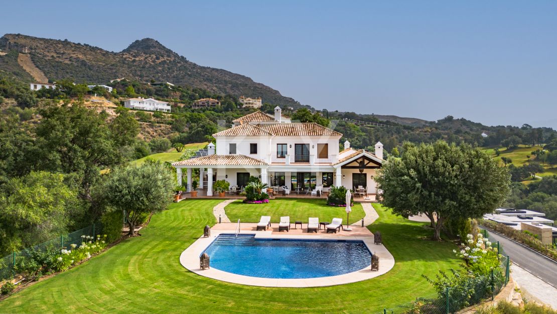 Spectacular 5-bedroom villa with panoramic sea views