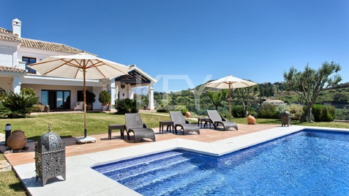 Spectacular 5-bedroom villa with panoramic sea views