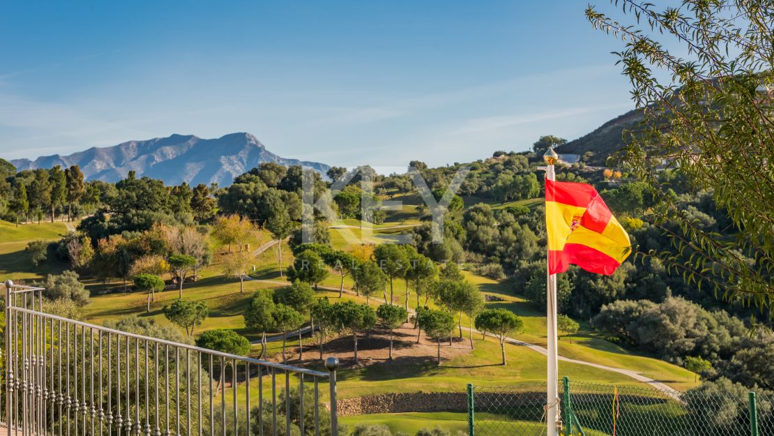 Spectacular 5-bedroom villa with panoramic sea views