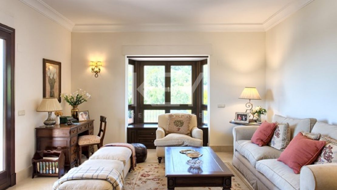 Spectacular 5-bedroom villa with panoramic sea views