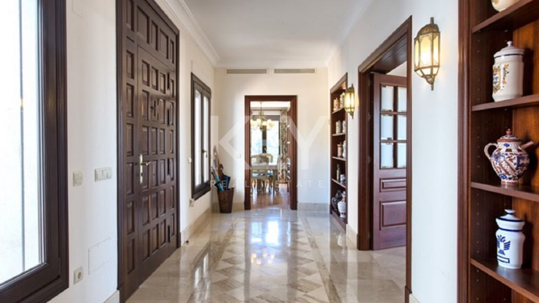 Spectacular 5-bedroom villa with panoramic sea views