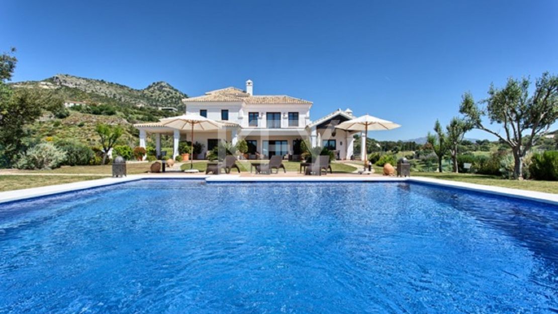 Spectacular 5-bedroom villa with panoramic sea views