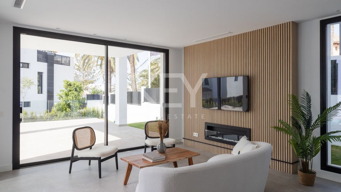 Stunning Modern Villa for sale, just 200 meters from the beach with sea iews in Marbesa, Marbella East, Elviria