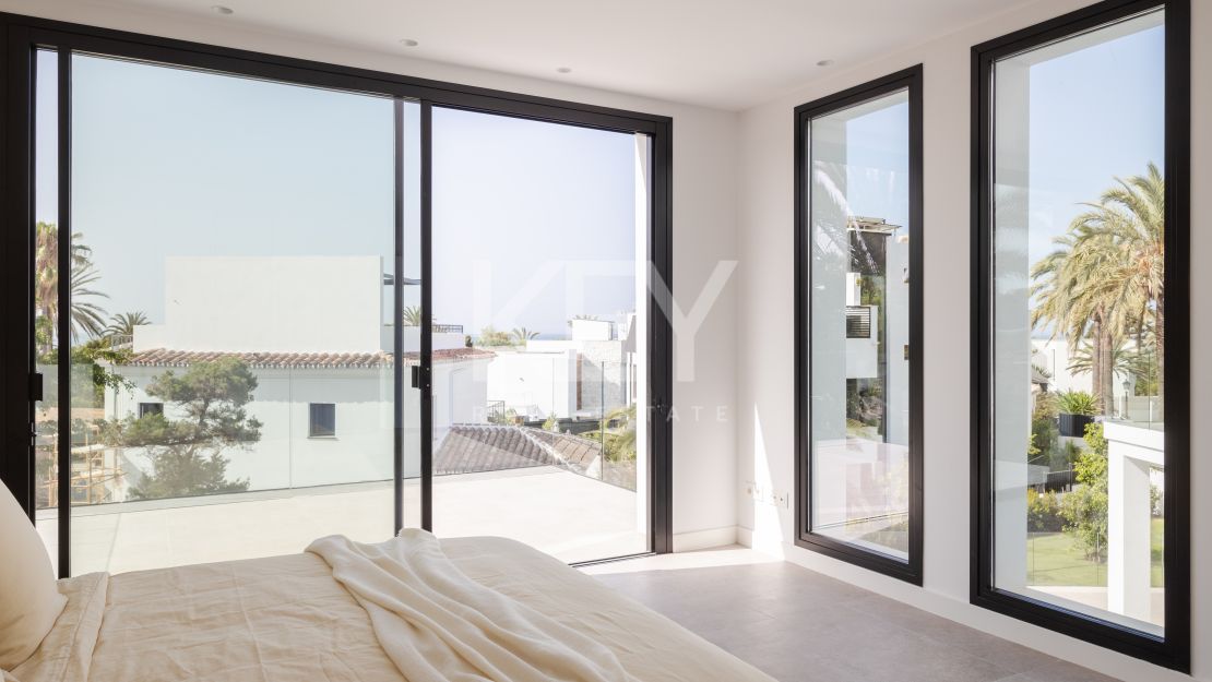 Stunning Modern Villa for sale, just 200 meters from the beach with sea iews in Marbesa, Marbella East, Elviria