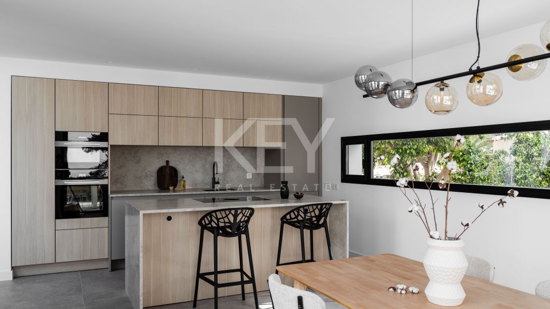 Stunning Modern Villa for sale, just 200 meters from the beach with sea iews in Marbesa, Marbella East, Elviria