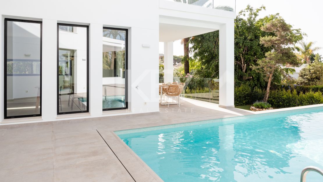 Stunning Modern Villa for sale, just 200 meters from the beach with sea iews in Marbesa, Marbella East, Elviria