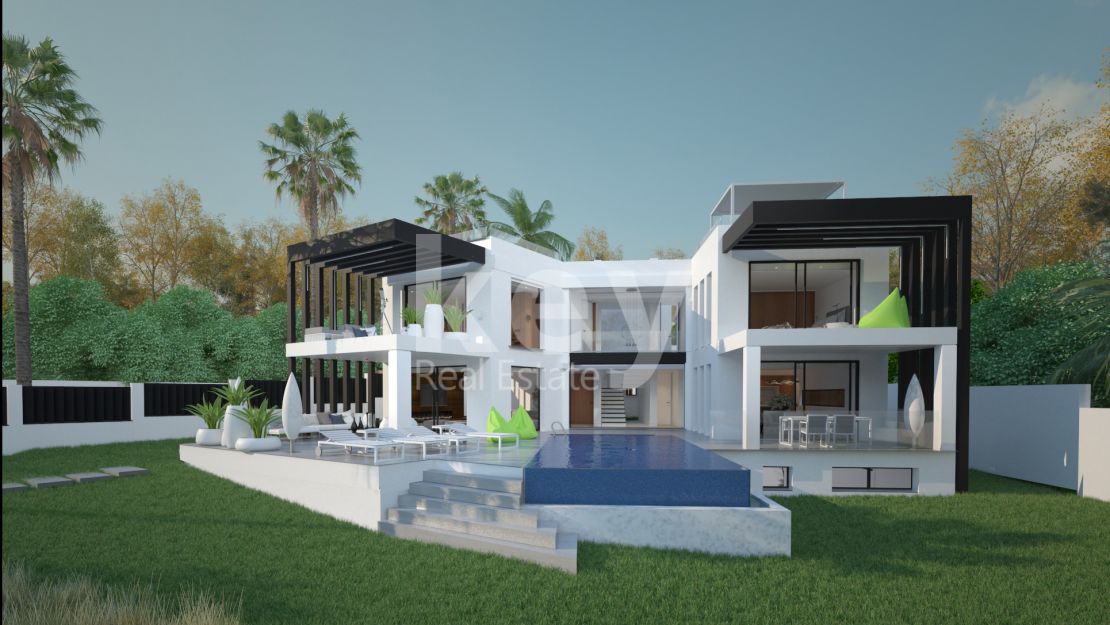 Villa en venta  a sólo 200 metros de la playa en Marbesa, Marbella Este