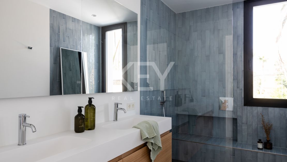 Stunning Modern Villa for sale, just 200 meters from the beach with sea iews in Marbesa, Marbella East, Elviria