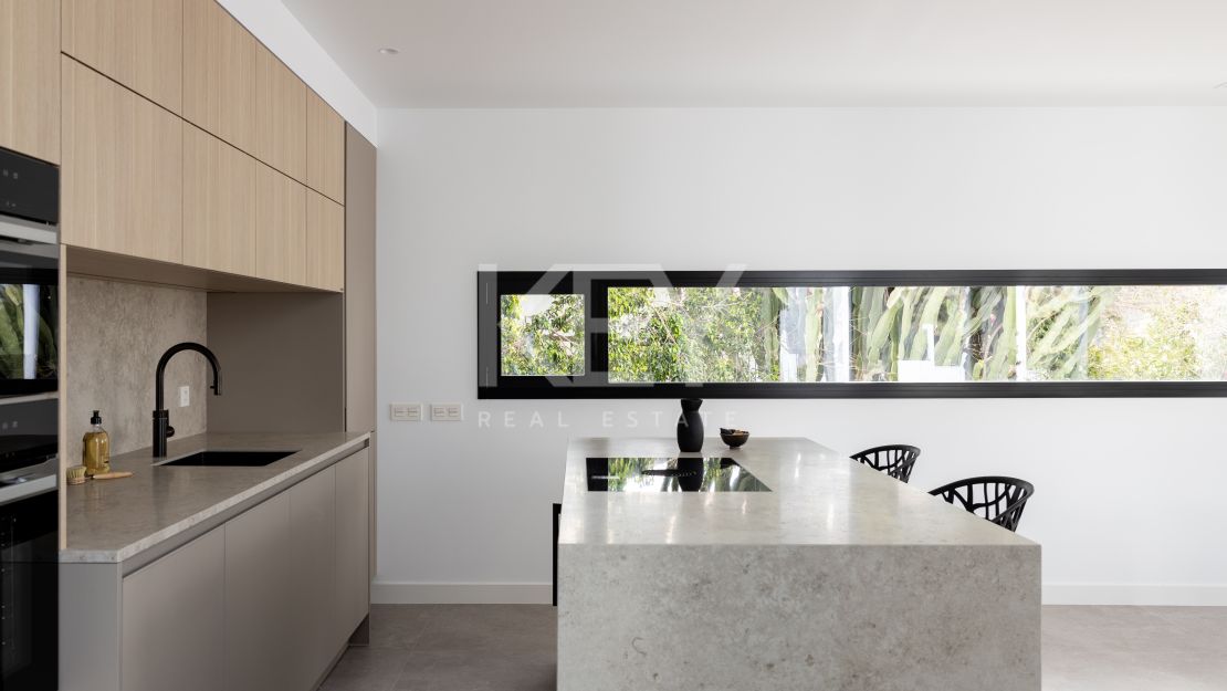 Stunning Modern Villa for sale, just 200 meters from the beach with sea iews in Marbesa, Marbella East, Elviria