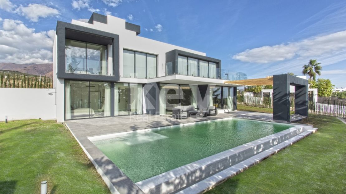 New modern villa with  sea views in Estepona for sale