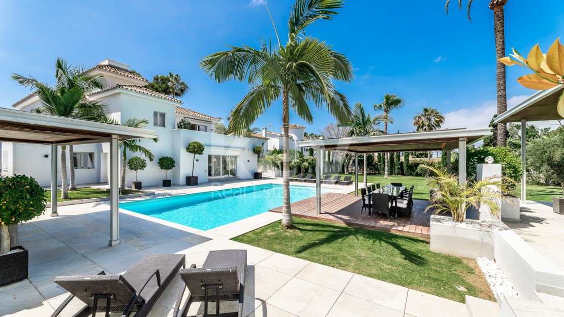 Modern villa close to the beach in New Golde MIle, Estepona