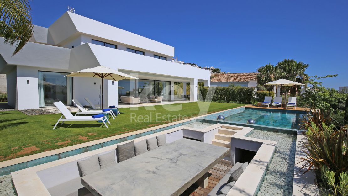 Incredible modern villa for sale in La Alqueria, Benahavis