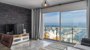 Apartment with breathtaking views in the heart of Puerto Banus