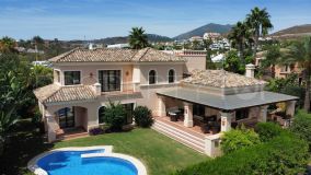 5 bedrooms villa for sale in Nueva Andalucia