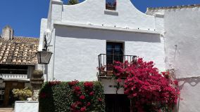 For sale town house in Benahavis with 4 bedrooms