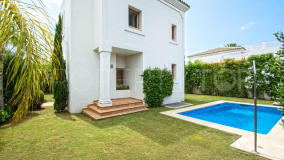 Villa en venta en Estepona Hills, 815.000 €