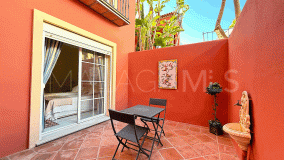 Apartamento Planta Baja en venta en Monte Halcones, Benahavis